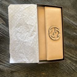 GUCCI brand Wallet (NEW IN BOX) 