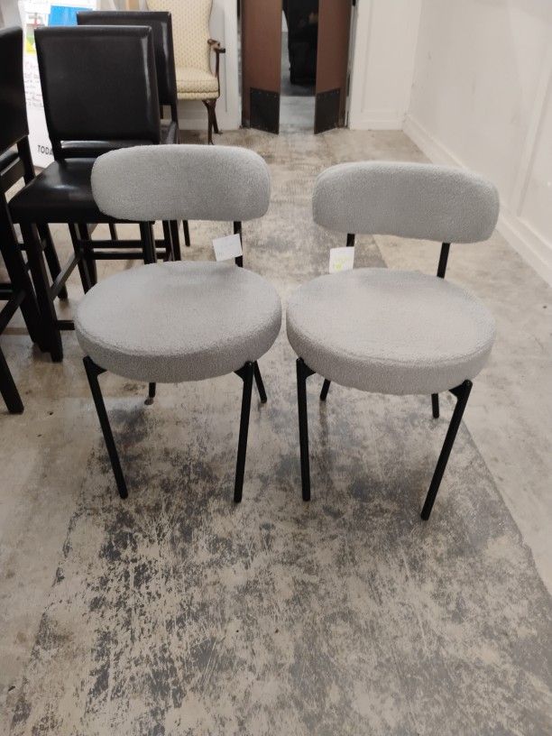 2 Stools
