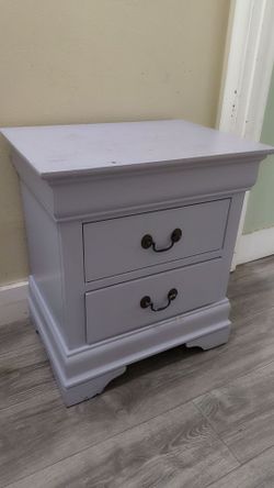 Small drawer dresser