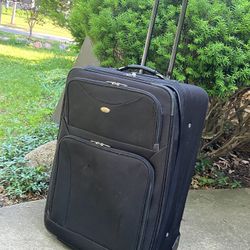 25” Softside Luggage w/Wheels 