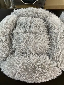 Square Shag Calming Donut Pet Beds (Size Small) Professionally Cleaned – 3 Available!