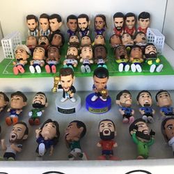 Zuru Ballers FIFA Complete 42 Figure Set + Full Pitch(field) - Messi, Mbappe …