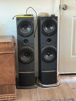 Kef Uni Q speakers