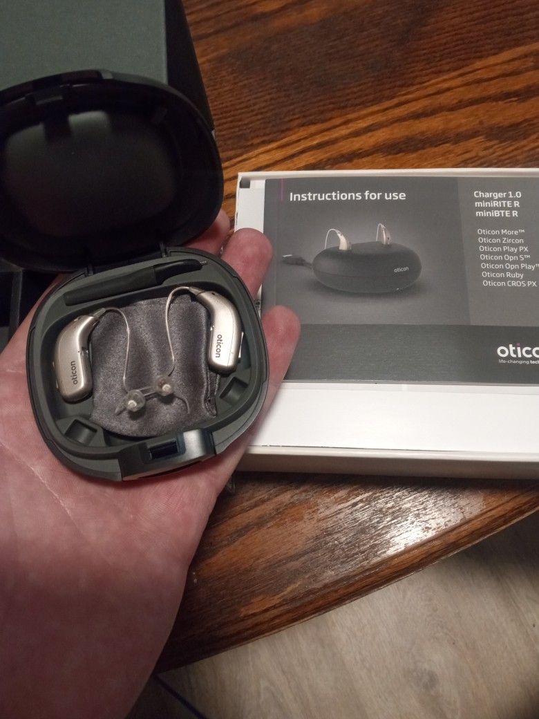 Oticon mini Rite. Rechargeable!!! Left And Right hearing Aids