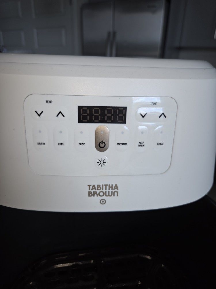 Lightly Used Tabitha Brown Air Fryer. Can Deliver.