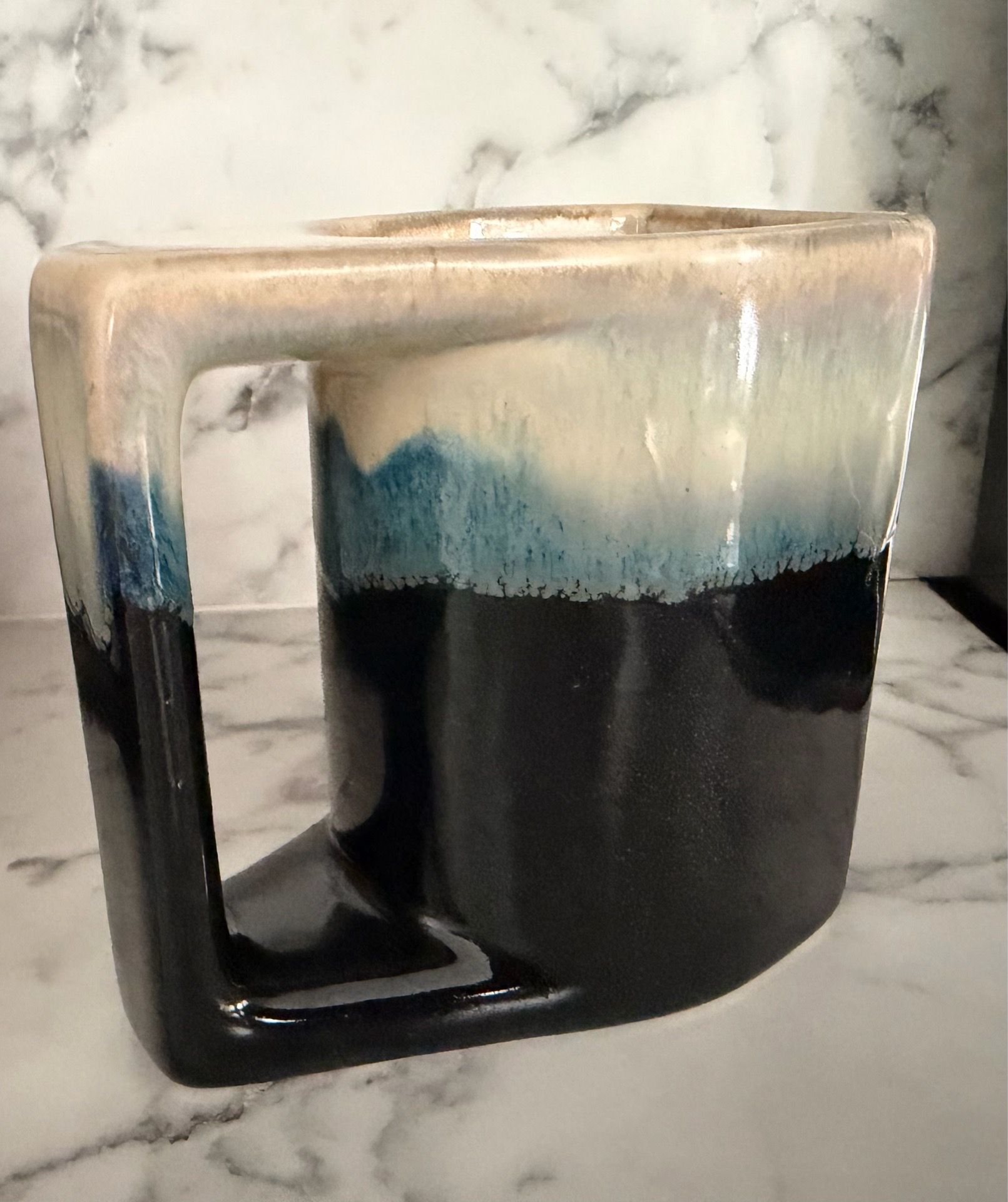 Blue, Black, and Off-White 4-cup set with stand, Rodolfo Padilla style