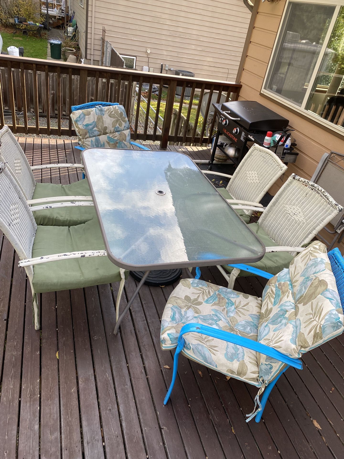 Outdoor Tables & Chairs