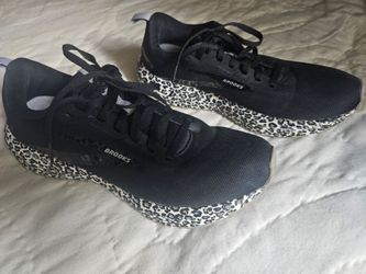 Brooks tennis shoes