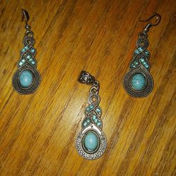 Beautiful Necklace Pendant And Matching Earrings 