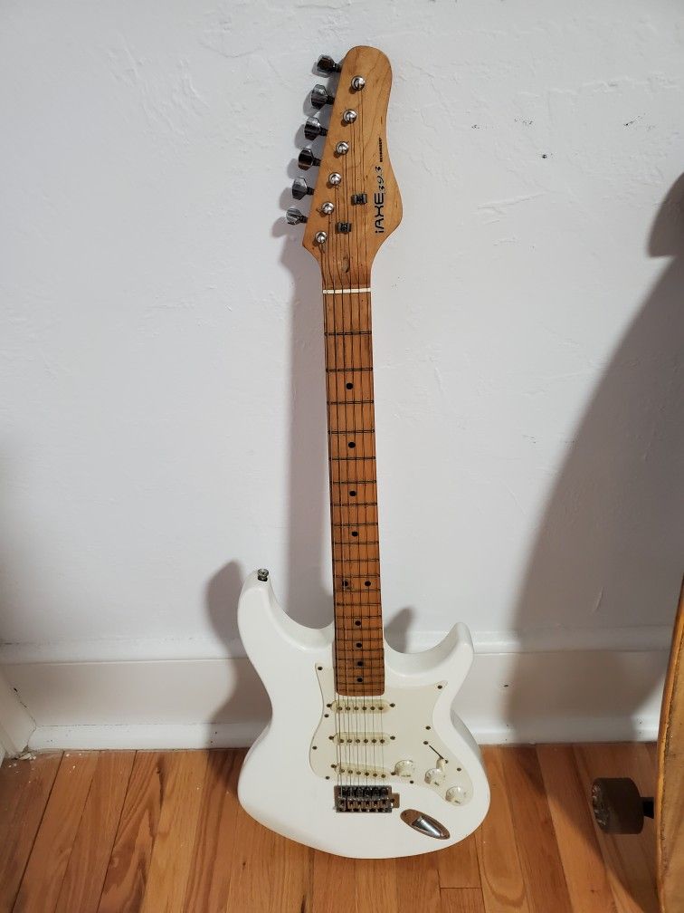 Behringer iAXE393 USB Electric Guitar, White