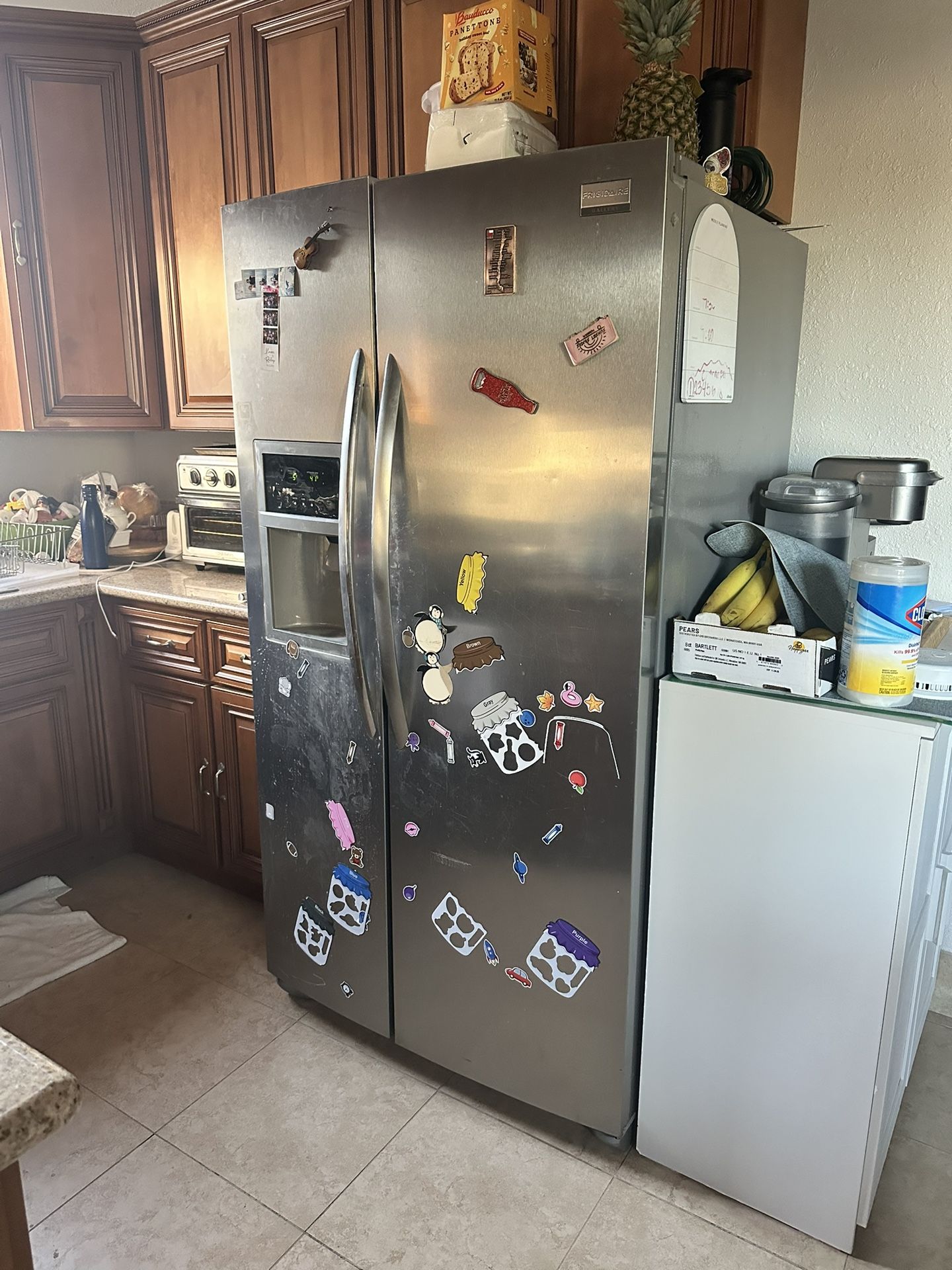 Fridgeaire Refrigerator 