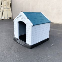 $70 (New) Plastic dog house medium size pet indoor outdoor all weather shelter cage kennel 30x30x32” 
