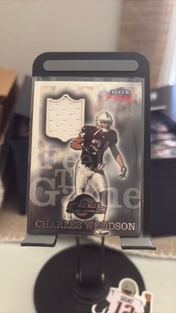 Charles Woodson Fleer Focus Feel the Game Jersey Card ( game used)