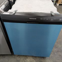 Frigidaire FFCD2413US
24 Inch Full Console Dishwasher with 14 Place Setting 