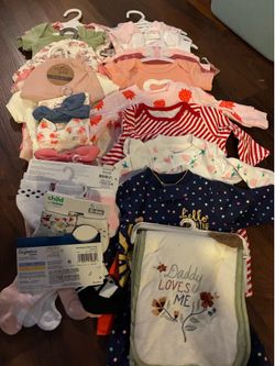 Newborn baby clothes + gear