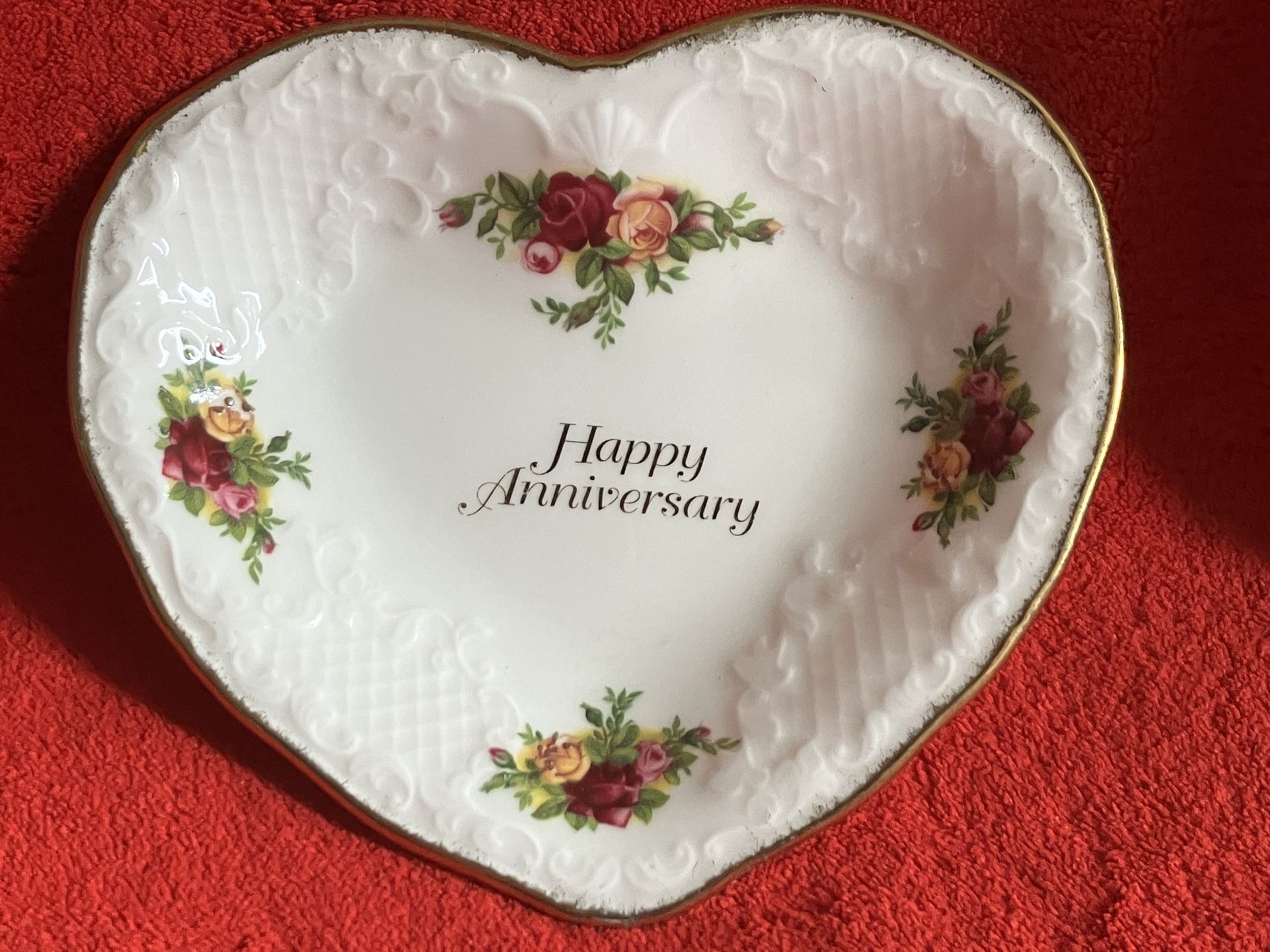 VINTAGE OLD COUNTRY ROSES ROYAL ALBERT ENGLAND HAPPY ANNIVERSARY HEART DISH TRINKET