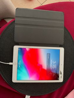 Apple iPad with Cracked Screen