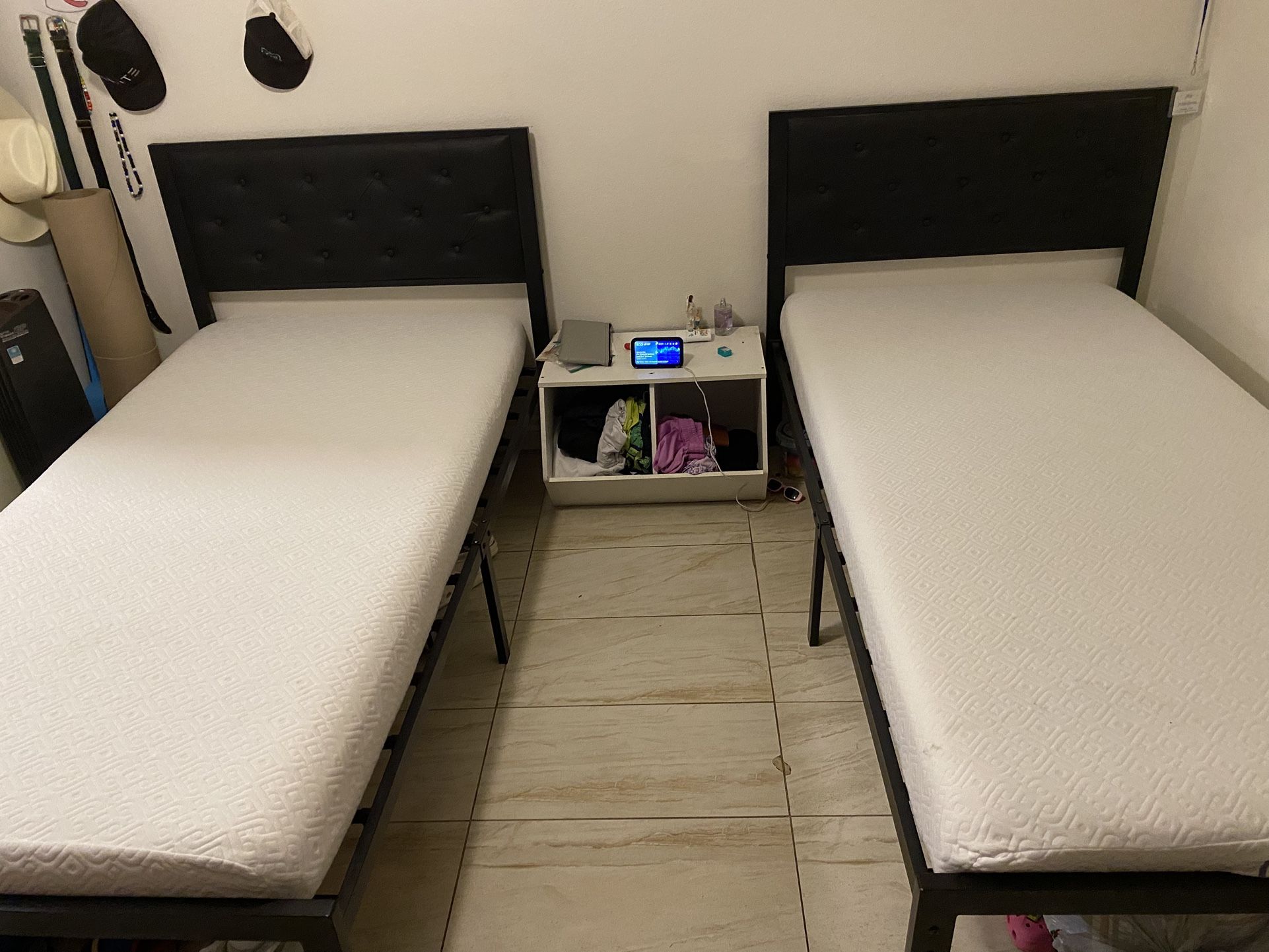 Vendo 2 Camas Individuales Bases Y Colchones