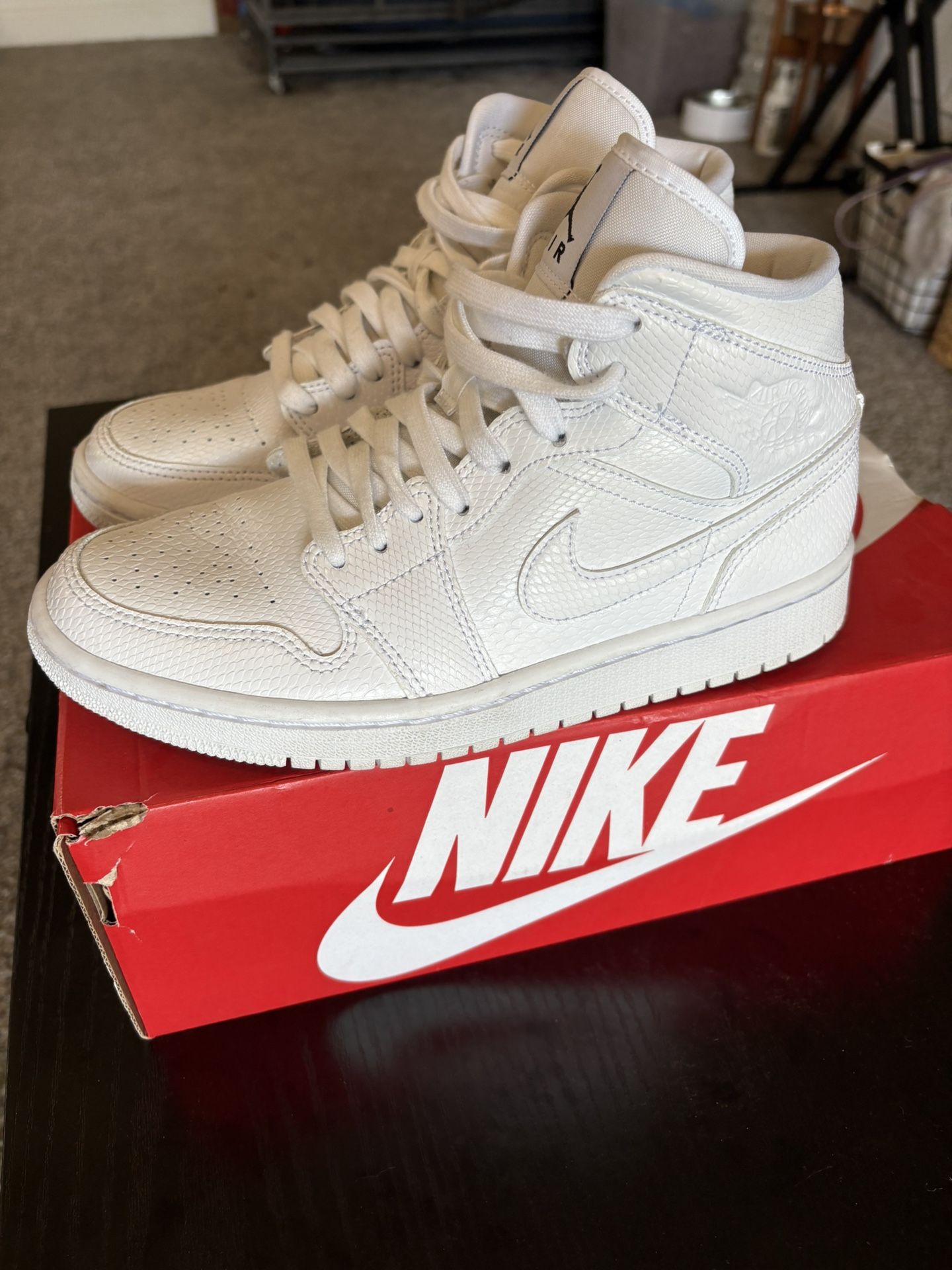 Jordan 1 White Snakeskin Women’s 7.5
