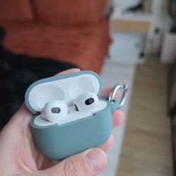 Apple Watch SE (2nd Gen) + AirPods 3rd Gen 