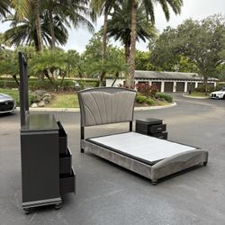 Beautiful Bedroom Set Queen Size Solid Wood Dark Gray Color In Excellent Condition By Crown Mark