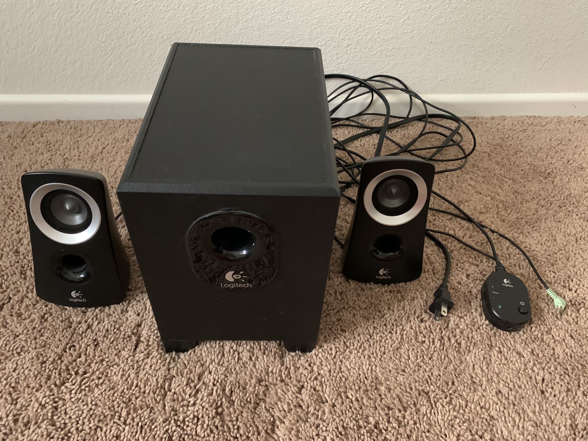 Logitech Z 313 computer or stereo speakers
