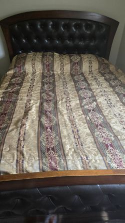 2-Piece Queen Bedroom Set: Wooden Dresser, Leather Bed, Lamp & Mattress