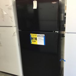New Scratch And Dent Whirlpool 18.2 Cu Ft Top And Bottom Fridge. 1 Year Warranty 