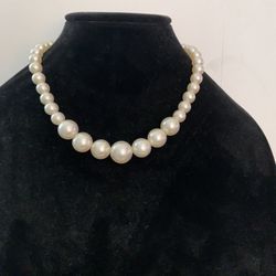 Faux Pearl Choker 