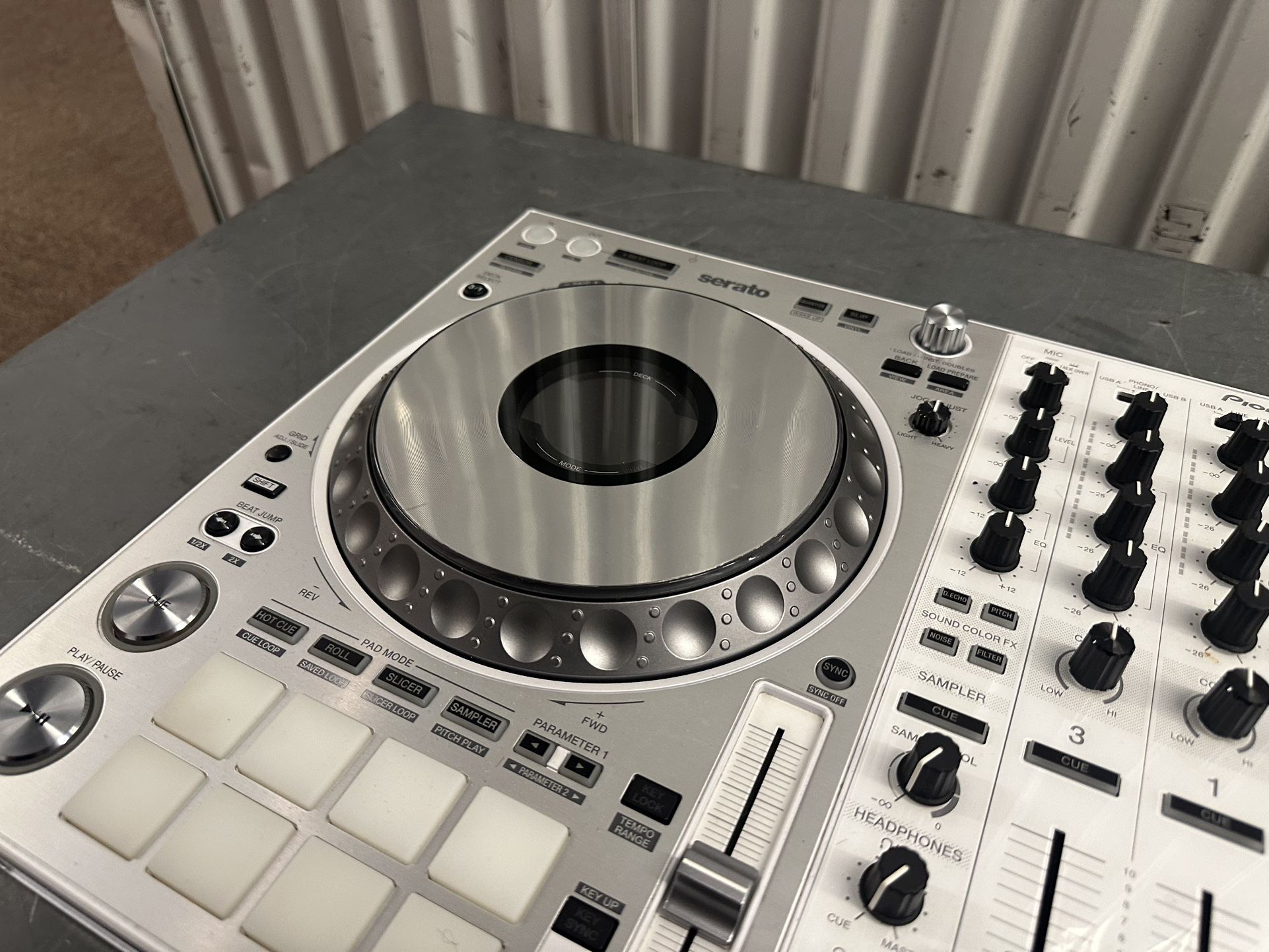 READ DESCRIPTION * White Pioneer DDJ1000 SRT