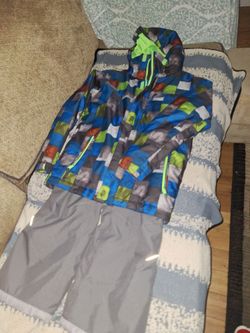 New quick dilver ski jacket and oants,size 24