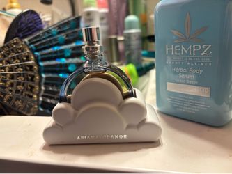Ariana Grande cloud perfume
