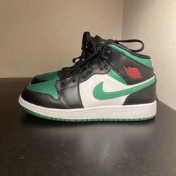 Jordan 1 Mid pine green size 3.5 Y