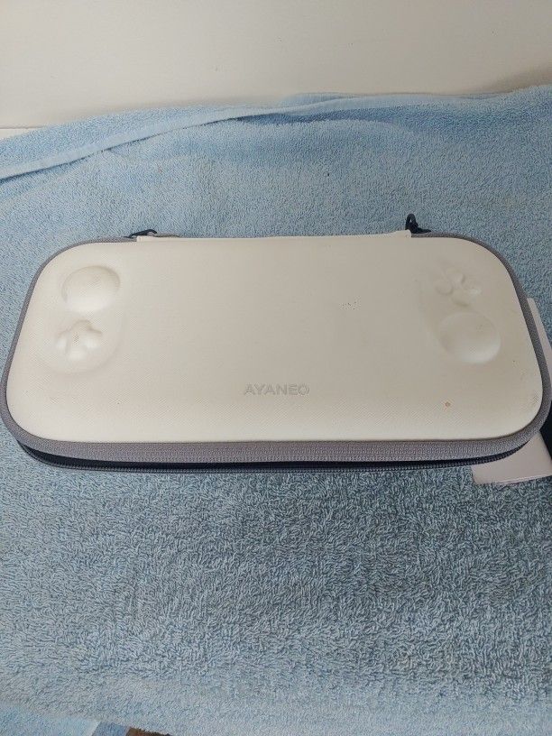 Ayaneo 2S 7840U 32GB 2TB Ryzen 7 System