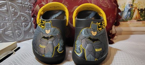 Toddler SZ 8 BATMAN  Crocs