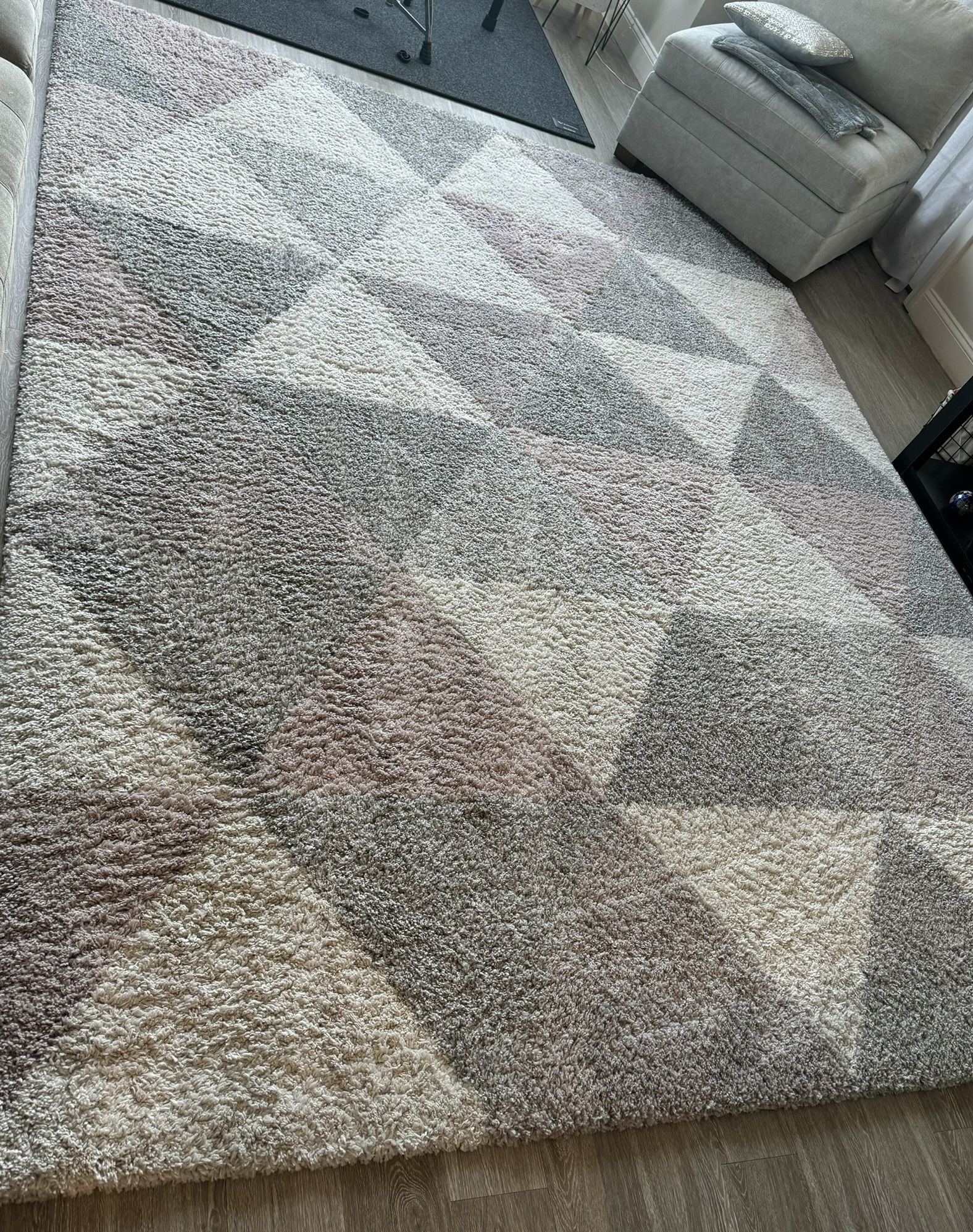 Beautiful Large Area Rug 8’ x 10’ Gray/Pink/White