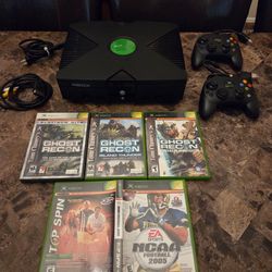 OG Xbox bundle with 5 games & 2 controllers