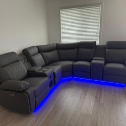 Brand New Power Reclining Sectional Sofa / Sofa Seccional Reclinable Electrico Nuevo a Estrenar …. Fast 🚚