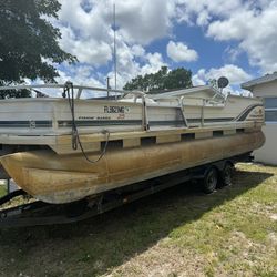 25 Ft Pontoon Boat 