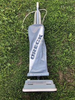 NEAR NEW ORECK XL VACUUM