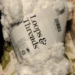 ASSORTED COLORS CHUNKY YARN