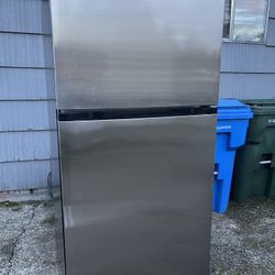 5.6ft Element Fridge 