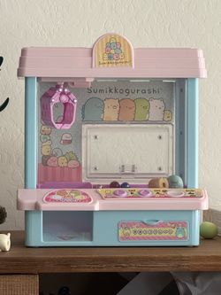 Clawing machine toy