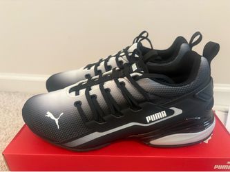 Pumas size 10
