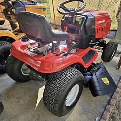 TROY BILT PONY 42IN 15.5 HP BRIGGS AND STRATTON 7/SPEED MANUAL DRIVE GAS RIDING LAWN MIWER TRACTOR