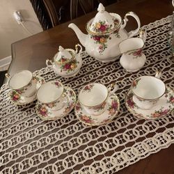 Royal Albert Old Country Roses Set