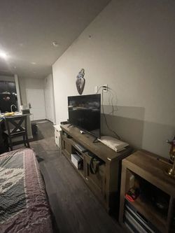Nebraska Used Ashley Wynnlow 60" TV Stand in Gray