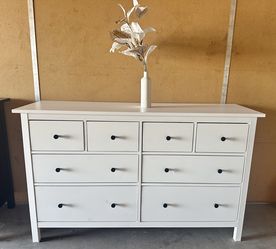 White IKEA Hemnes 8 Drawer Dresser 