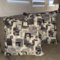 2 Decorative Pillows Like New