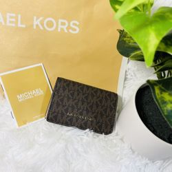 New Michael Kors Small Wallet